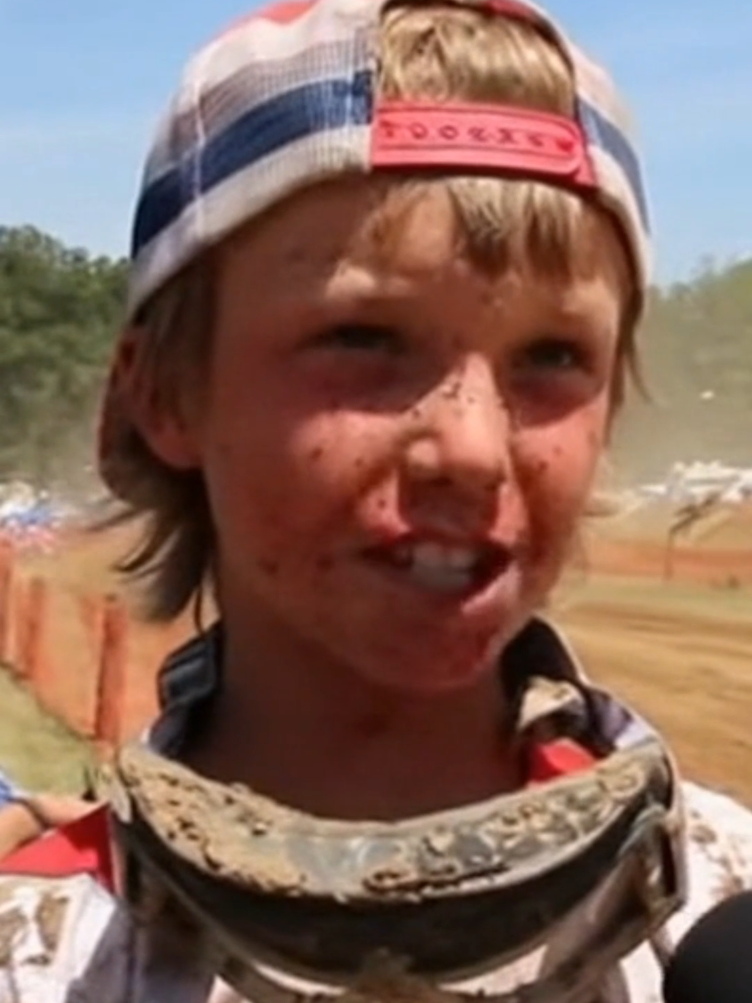 We catch up with Wyatt Mac, we are proud to have generational racers coming out of possum creek. #fyp #motocross #supercross #twostroke #funny #interview #honda #cr250 #dirtbikes @uncleronniemacdaddy69