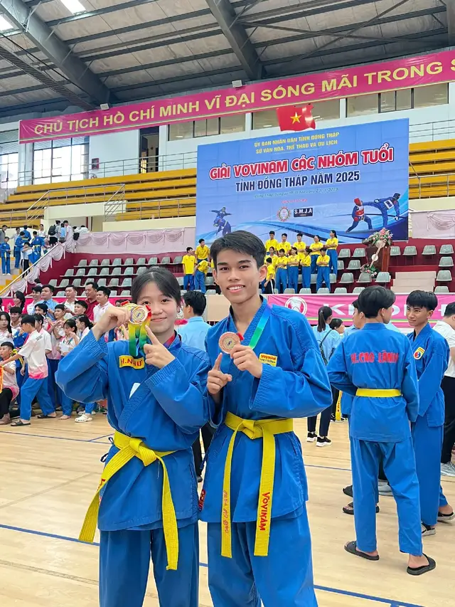 Trên sàn đấu chúng tôi chiến đấu một mình nhưng phía sau là cả một tập thể tin tưởng ủng hộ và cùng nhau vượt qua từng bài tập khó HUY CHƯƠNG có thể chỉ là một vật nhỏ nhưng hành trình để có nó thì lớn hơn nhiều#xuhuongtiktok2025 #vovinamviệtvõđạo🥋 