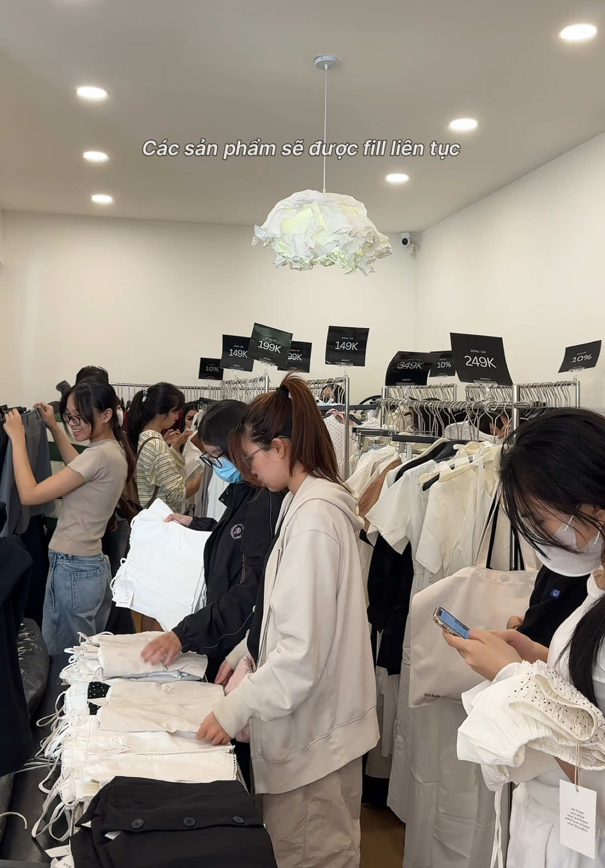 Không khí ngày BIRTHDAY SALE đây 💥  Chúc các bạn có một ngày mua sắm vui vẻ 🤎  • Mở cửa : 9:00 am - 22:00 pm  #tiktok #mirbyhi #sale #birthdaysale 