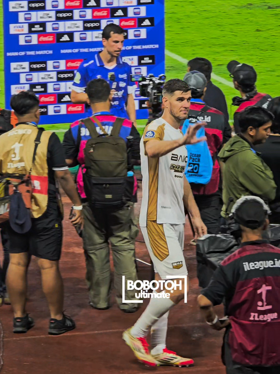 Mantan Pemain Persib Nick Kuipers dan Edo Febriansah Menyempatkan diri berfoto bersama dan melepas Rindu dengan oficial dan para pemain Persib #persib #nickkuipers 