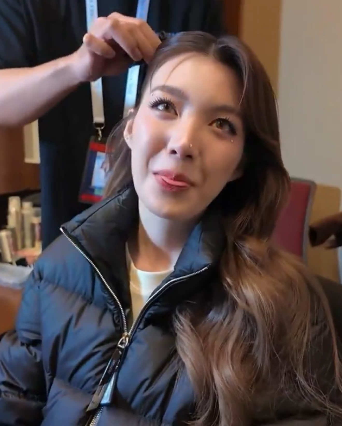 คู่รักเนื้อตุ๋น😅 ว่าแต่คุณ Ceo รับเรื่ิิองนะคะว่าทุกคอลต้องเก็บไว้ให้น้องออมด้วยอะ (แต่จริงๆทุกคอลก็ออกแบบให้น้องใส่อยู่แล้ว😌)#LingOrm3rdMeetMacauD2 #Linglingkwong #หลิงออม #LingOrm #Ormkornnaphat 