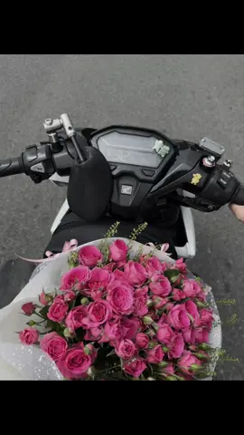 Ah biết mỗi ngày anh phải tặng em một đoá hoa, nhưng mà anh sẽ không quên em mới là bông hoa đẹp nhất🌹🫰#elabonghoadepnhat