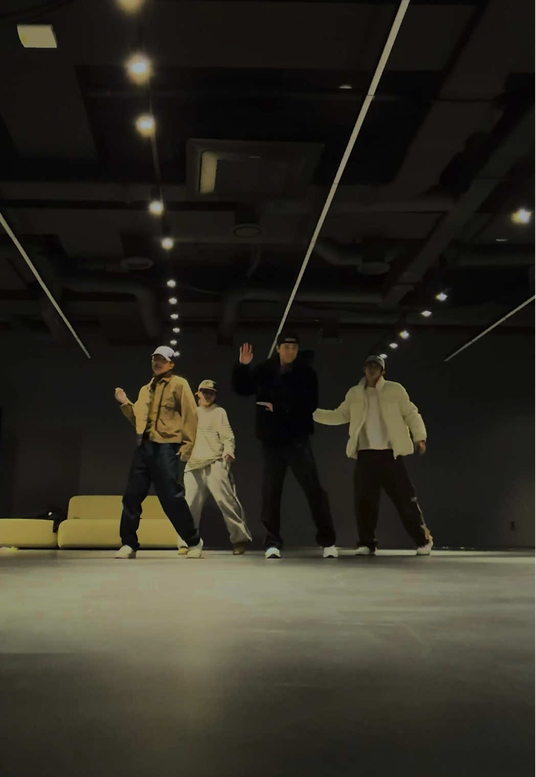 teach me how to dougie w/@제이릭 Jrickbaek  #SUHO #CHANYEOL #SEHUN #EXO #weareoneEXO