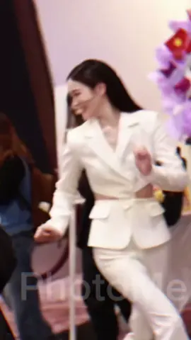 Mang guốc chạy cỡ đó#tknur #tkphinyanech #nurdesoraya 