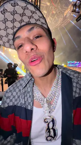 Gracias @WISIN por este momento ! Dobleuuuuu La leyenda mi padrino musical ! 🙏🏻❤️ Gracias a ustedes por ponerme 19 mundial ! Y 🥇 en México 🙏🏻🇲🇽 Gloria a Dios 🙏🏻 #bogueto #elbogueto 