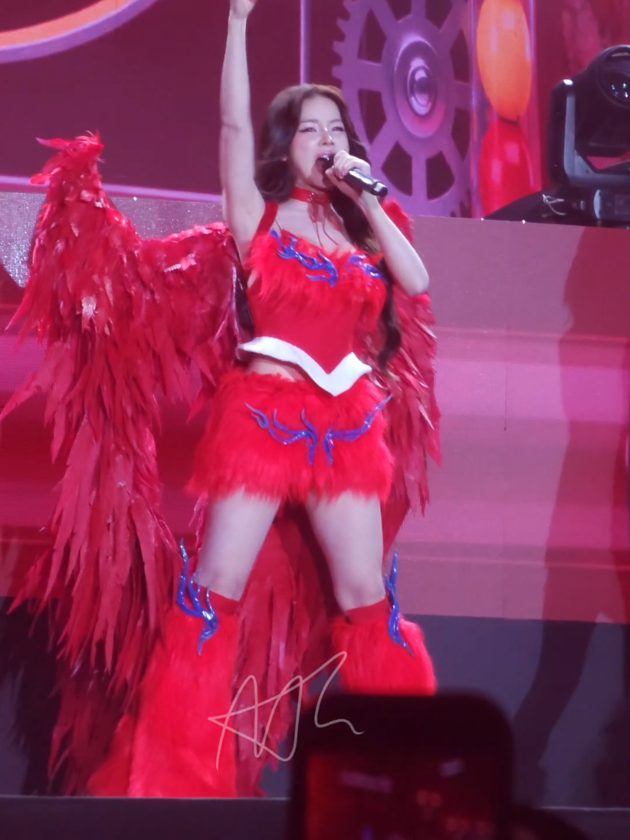 Lý thuyết hay thực tế thì đều là... I love DJ Mieeeeeeee #lythuyetthilavay #djmie #jollibee #thejollyday #mie 