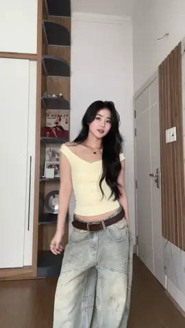 chất k co giản nhiều nên mn cũng có thể nhích sz lên để mặc thoả mái hơn nha 