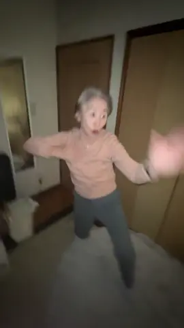 見えない何かと戦っている。 #fyp #おばあちゃん #nettspend #ビートメイカー #おばあちゃんと孫 