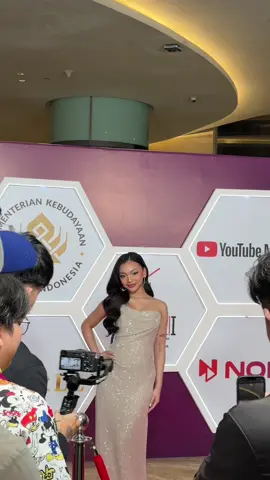 Always beautiful @naura.ayu  for @amiawards ✨ #makeup  @dickymakeup  #hair  @jooehair  #stylist  @fandinasutionn  #Cc @riafinola @anahares  #nauraayu  