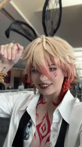 Phainon is very happy where he is on my shirt. || #HonkaiStarRail #honkaistarrailcosplay #mydei #mydeihsr #mydeicosplay 