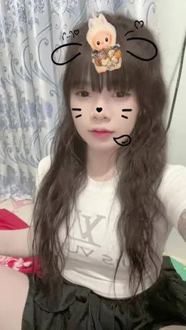 Người mang cho em tổn thương e vẫn yêuuu🤣