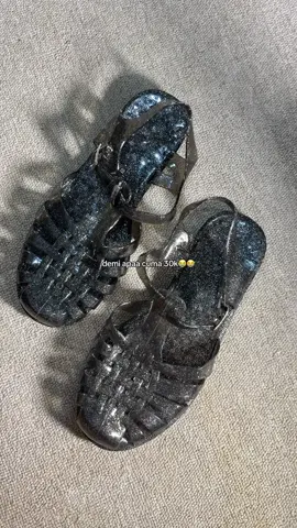 bener bener secakep itu, bikin kaki keliatan cerah😍 #sandaljely #sandalwanita #sandaljellyslopkecewanitalucu #fypage #xyzabc 