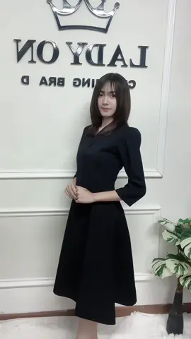 ชุดเดรสผ้าทอดักแด้ เนื้อนุ่มมีน้ำหนัก ความยาวแบบพอดี ทรงสวยดูแพง #ชุดเดรสออกงาน #ชุดเดรสสีดํา #ชุดเดรสผ้าไทย #fyp 