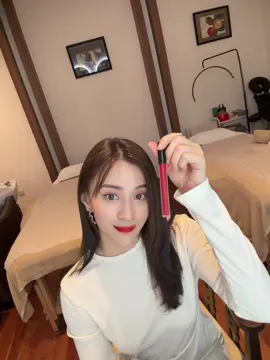 Unboxing lipsticks .✨အရောင်နှစ်ခု ရှိတာ ကစ်ဆိုးထားတာ လေးက Moesetwine အရောင်လေးပါ 💄 @moesetwine-official   👗 TRINKORA