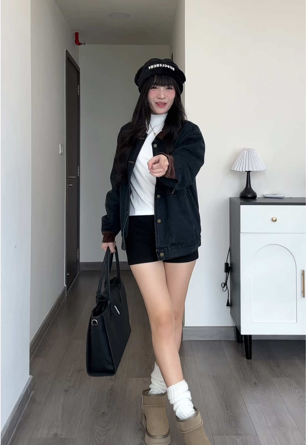 Ngoài áo nỉ, áo lông thì đây là em áo mấy bà nên có trong tủ đồ đông này #OOTD #viral #2chijbell @TLU.CLOTHING 🖤 