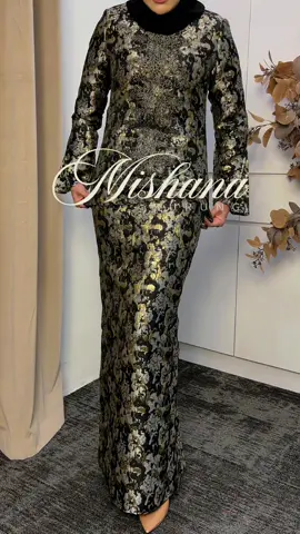 Beri laluan untuk Mishana kurung nak lalu 🖤❤️‍🔥 Memang tak keruan bethol tengok baju ni kan??!  Nampak mewah, exclusive, elegant semua menang.. lurve ke tidak?? Cer like sikitt ❤️❤️ #fyp #mishanakurung #grwm #getreadywithme #outfit 