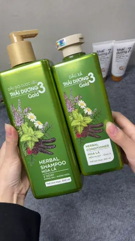 Dầu gội giúp giảm ngứa, sạch gầu, bớt gãy rụng hiệu quả lắm ạ #capdaugoivadauxa #daugoi #daugoithaiduong3gold #saothaiduong #trending #thanhhoai22003 