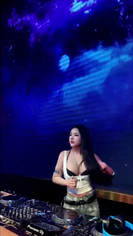 Em viết thiệp hồng tên em thì đúng nhưng tại sao sai tên anh…  Thiệp hồng sai tên - DJ Win.C x Prod Lezon @LEZON Da prod  #thiephongsaiten #djwinc #paradisebeergarden #nhachaymoingay #trendingsong 