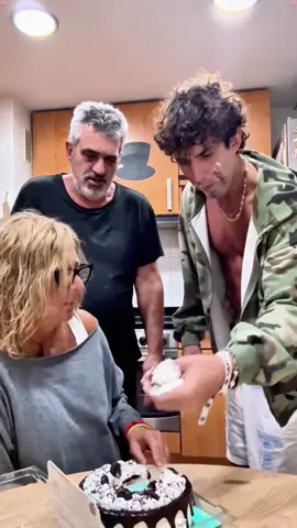 Son pranking his mom 😂👩‍👦 Her reaction is priceless! #funnyprank #momandson #FamilyFun #comedy #foryou 