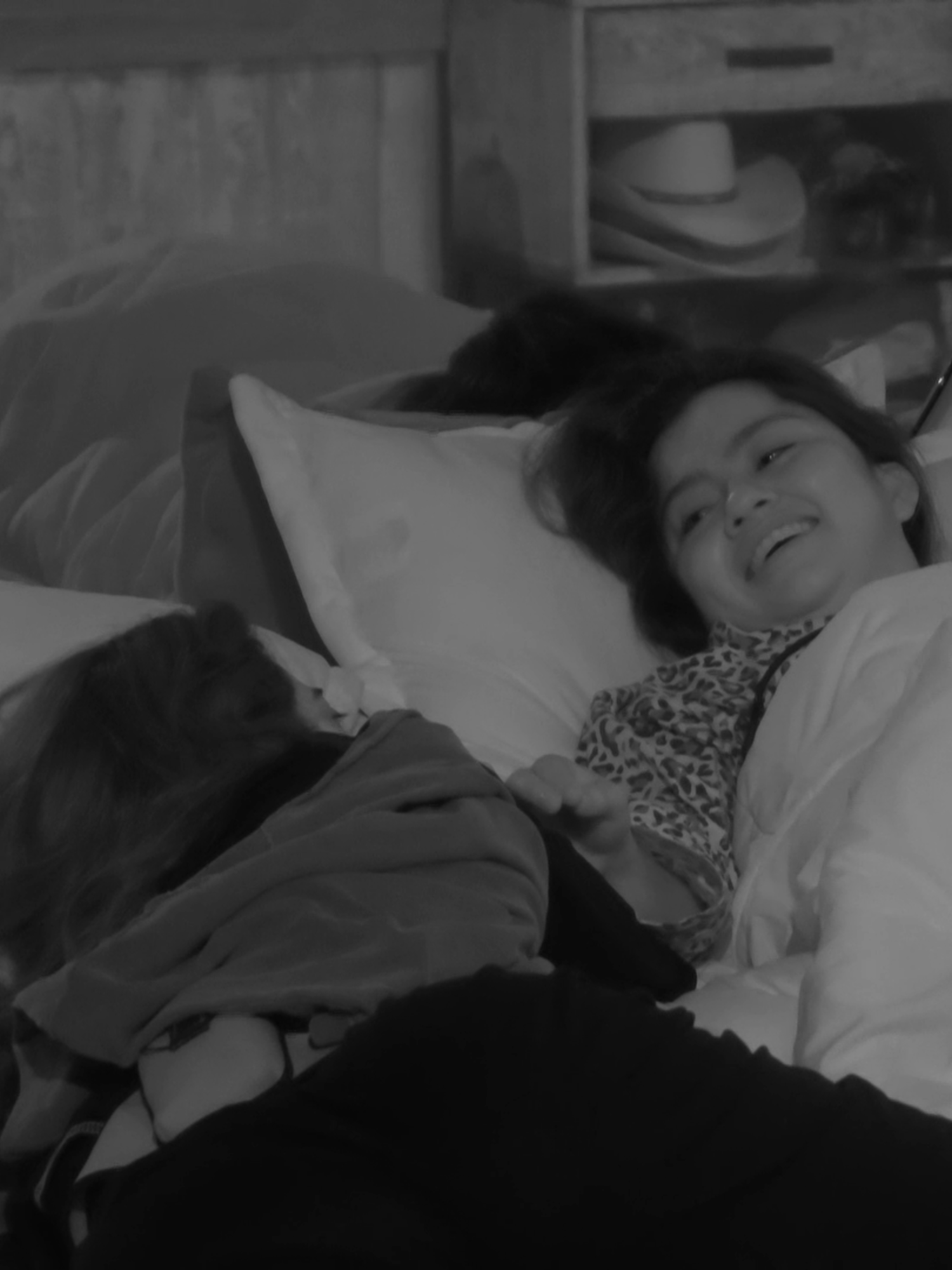 #KimShantal hace berrinche porque apagaron la luz del cuarto y no puede hacer su maleta. 💡🤭👩🏻‍🌾 Lunes a viernes 9:00 p.m. por #AztecaUNO Domingo La Gala 8:00 p.m. por Azteca UNO. 🌾 Transmisión 24/7 en #DisneyPlus experiencia completa.