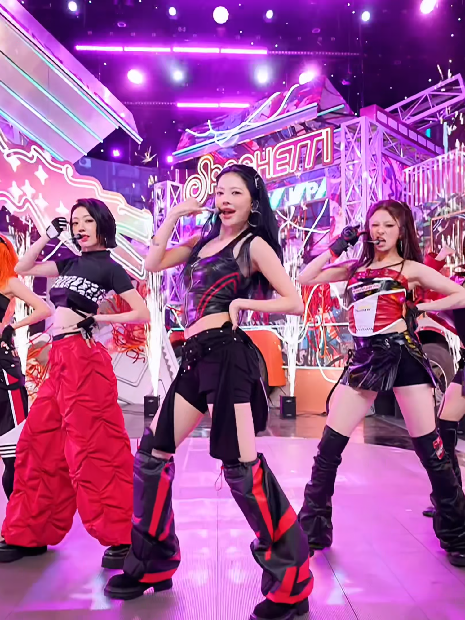 LE SSERAFIM (르세라핌) - Spaghetti (First Minute Ver.) | One Take Stage | 251026 #LESSERAFIM #르세라핌 #Spaghetti #okchoom3r #kpop #viral #fyp #foryou #foryoupage #kpopfyp