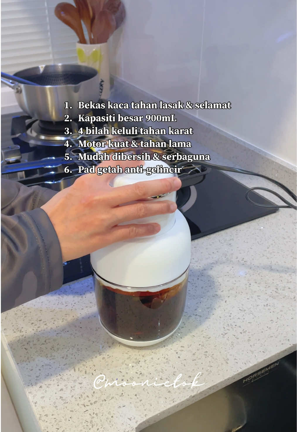 🍅✨ Swiss Thomas Food Chopper (Glass Jar) — cincang cepat, mudah & selamat! Bekas kaca tahan lasak, bilah tajam, kapasiti besar 900mL, sesuai untuk daging, sayur & buah. Semua jadi lebih mudah dalam sekelip mata! 💪  #foodchopper #chopper #chopperblender #swissthomas #foodprep 