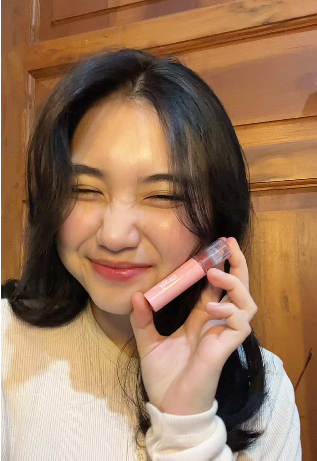 Membalas @MHICAILA sukaaaa banget sama ini dari lama 😭🩷 #lembapNoBeban #LipTintEsBatu 
