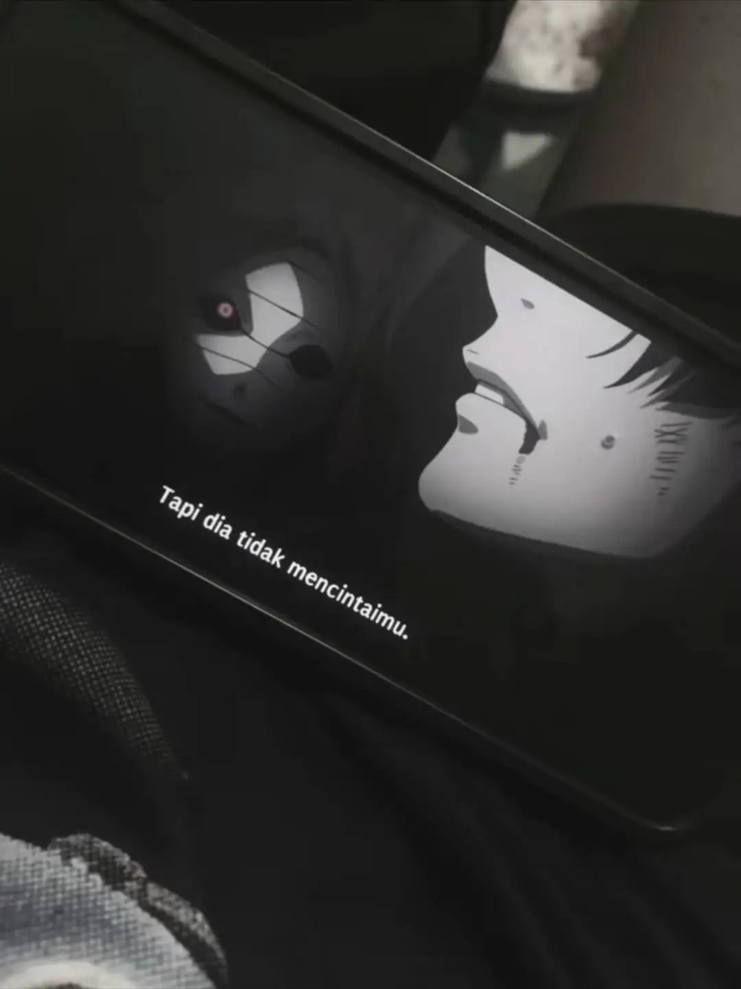 Cara memasak telur dadar cukup mudah dan cepat. Berikut adalah resep dasar untuk membuat telur dadar yang enak dan sederhana:  Bahan-bahan: •2 butir telur ayam •1 batang daun bawang, iris tipis •1 siung bawang merah, cincang halus •1 siung bawang putih, cincang halus (opsional) •Cabai rawit secukupnya, iris halus (opsional, jika ingin pedas) •Garam secukupnya •Kaldu bubuk secukupnya (opsional) •Minyak goreng atau mentega secukupnya  Alat yang Dibutuhkan: •Mangkuk •Garpu atau kocokan telur •Wajan antilengket (teflon) •Spatula  Langkah-langkah: -Siapkan Adonan: Pecahkan telur ke dalam mangkuk. Masukkan irisan daun bawang, bawang merah, bawang putih, cabai (jika pakai), garam, dan kaldu bubuk. -Kocok Merata: Kocok semua bahan menggunakan garpu atau kocokan telur hingga tercampur rata dan sedikit berbusa. Mengocoknya dengan baik akan membantu telur dadar menjadi lebih mengembang. -Panaskan Minyak: Panaskan sedikit minyak goreng atau mentega di wajan antilengket di atas api sedang. -Masak Telur: Tuang adonan telur ke dalam wajan yang sudah panas. Ratakan adonan jika perlu. -Goreng hingga Matang: Masak hingga bagian bawah telur dadar terlihat kokoh dan berwarna kecokelatan. -Balik Telur: Balik telur dadar dengan hati-hati. Masak sisi lainnya hingga matang merata. -Sajikan: Angkat telur dadar yang sudah matang dan tiriskan sebentar untuk mengurangi minyak berlebih. Telur dadar siap disajikan.  #ffindobersatu #ffmax #fypage #fffffffffffyyyyyyyyyyypppppppppppp #lewatberandafyp 