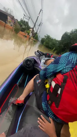 โอ้ยน้อชีวิต😭😭😭#หาดใหญ่ #น้ําท่วม68 ในรอบ15ปีสาหัสสุดๆ