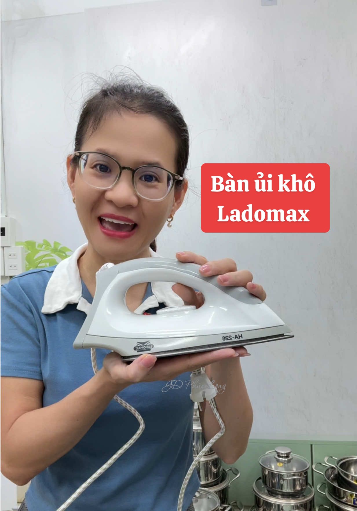 Bàn ủi Ladomax, bàn ủi khô có chống dính #giadungphuclong #saleluongve #banui #banuikho #banuiquanao #ladomax 