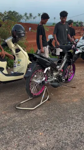 Nek kabeh penak mengko lali carane bersyukurr✌🏻