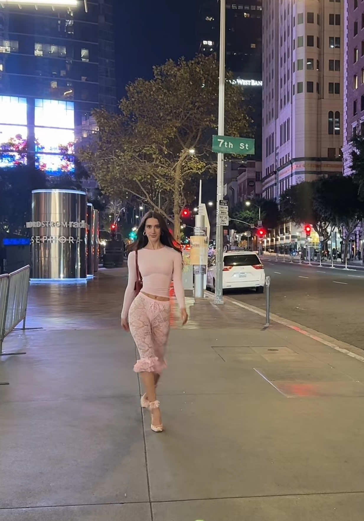 More with these pants cause I’ll prob never wear them again💔 #strut 