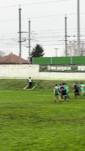 Dača vozi na ringišpilu 🎡