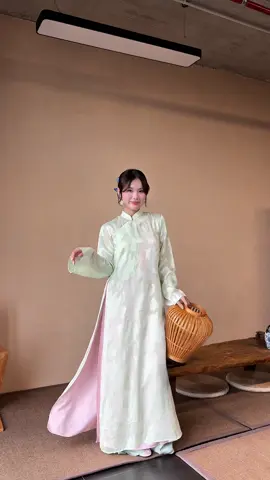 Series mix đồ theo màu yêu cầu vẫn chưa thấy hồi kết. Layout hôm nay trông yêu kiều nhẹ nhàng chưa nè mấy bà #wepretty #ficheck #getreadywithme #aodaivietnam #aodai 