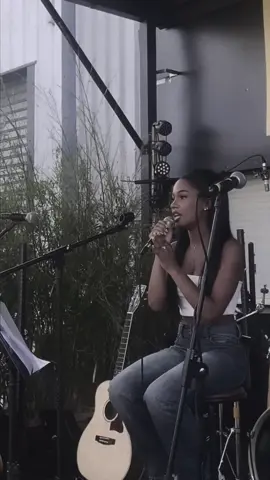 Osez encore dire qu’elle chante mal ça va mal se passer. @léanengangue #staracademy 