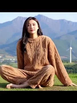 #เทรนด์วันนี้ #ชุดเซ็ต2ชิ้น #ชุดเซ็ตกันหนาว #เซ็ตกันหนาวผ้าไหมพรมนาโน #ชุดเซ็ตเสื้อแขนยาวกางเกงขายาว 