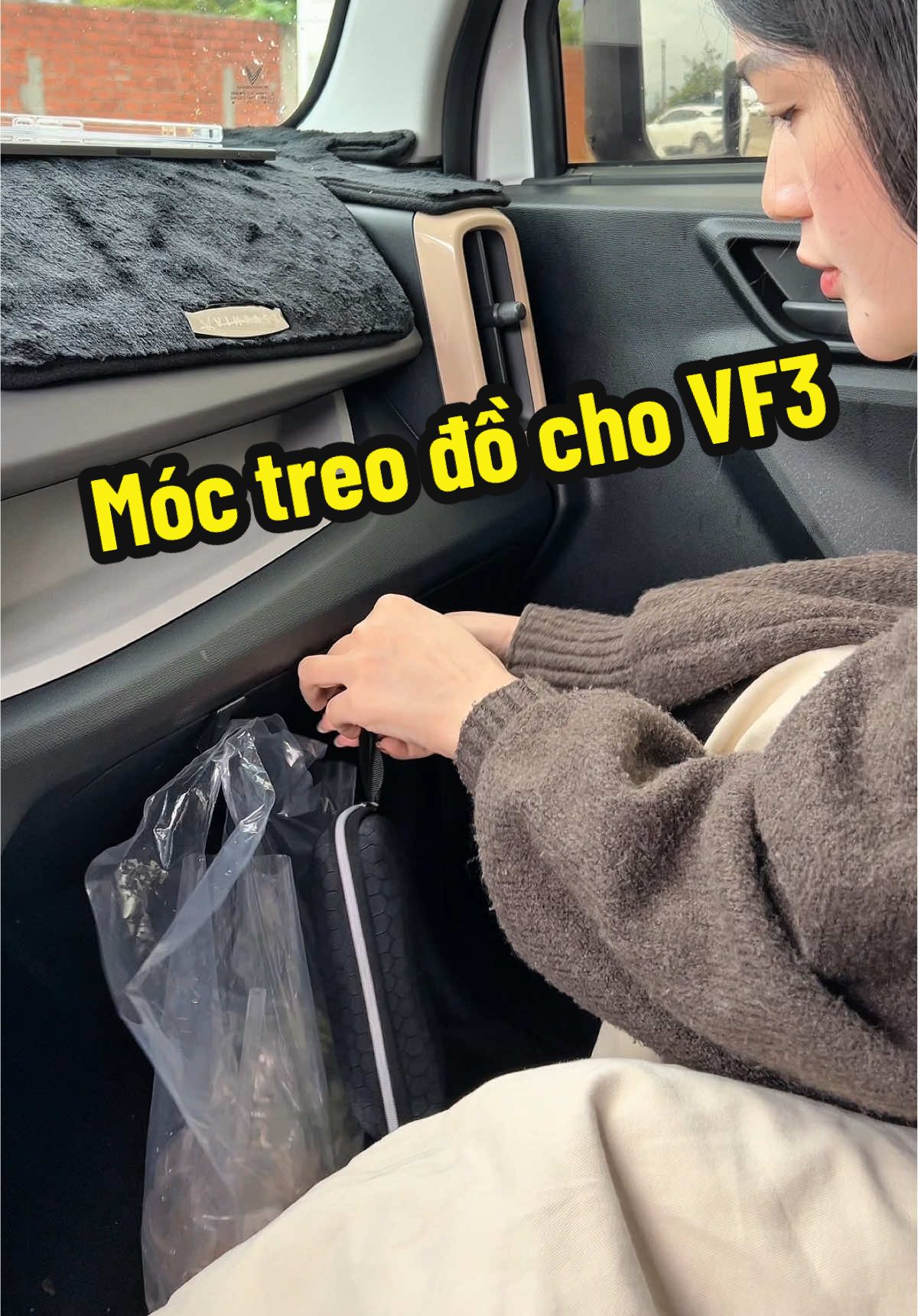 Móc treo đồ cho VF3. #moctreodovf3  #moctreovf3  #vf3 #phukienvf3 @Thảo Cars 