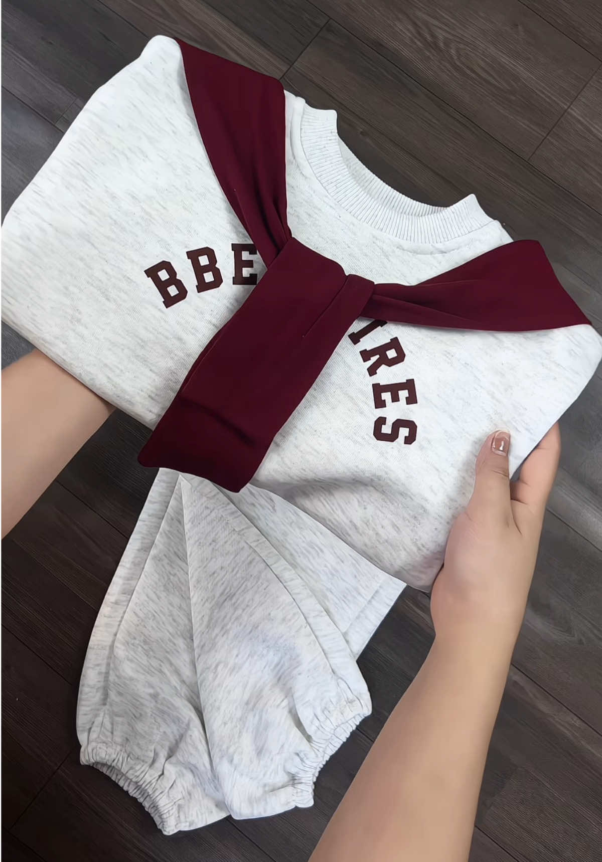 Set nỉ thu đông kèm khăn cho bé #mebeegao #setthudongchobe #bonichobe #bodaitaychobe #thoitrangtreem 