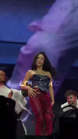 Jisoo Solo [Hugs and Kisses] - Blackpink 《Deadline》 In Bulacan Day 1 🇵🇭🖤🩷 #BLACKPINK #BULACAN #PHILIPPINES #WORLDTOUR #DEADLINE_IN_BULACAN      
