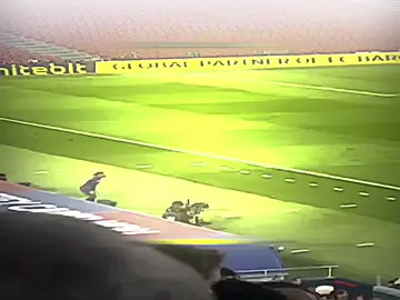 جمهور برشلونة لحظه دخول رافينيا🔥☠️#تيم_وحوش_القاره🔥🗽 #تيم_اساطير_كره_القدم😈🔥 #تيم_اســاطيـر_الـدفـاع_🔥👿 #تيم_اساطير_مهاجمين_🔥👿 #تيم_مبدعين_لايت_موشن🤫🤍 