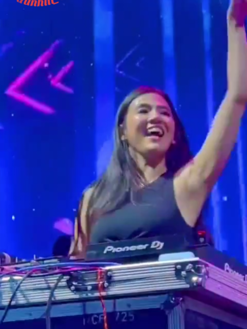 #djuna #djcantik #putriuna #breakbeatremix #fyp 