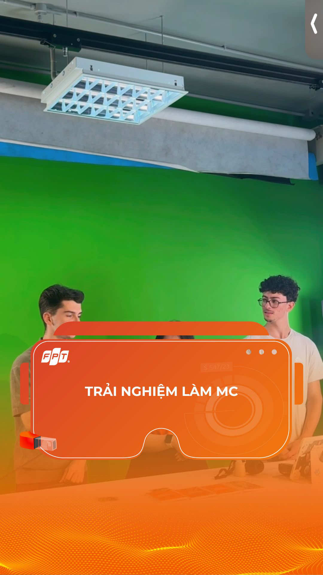 Các bạn du học sinh trải nghiệm làm truyền thông tại FPTU Open Day sáng nay ❤️