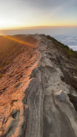 #ciremai3078mdpl  #sunrise  #pendakigunung  #letdown 