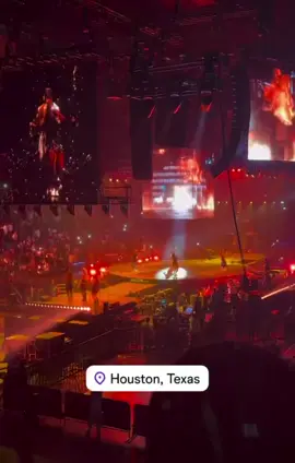 Burna Boy performing at the 19K Capacity, Toyota Center in Houston last night 🔥 #BurnaBoy #MusicTok #PrimeWaveMedia #Afrobeats 