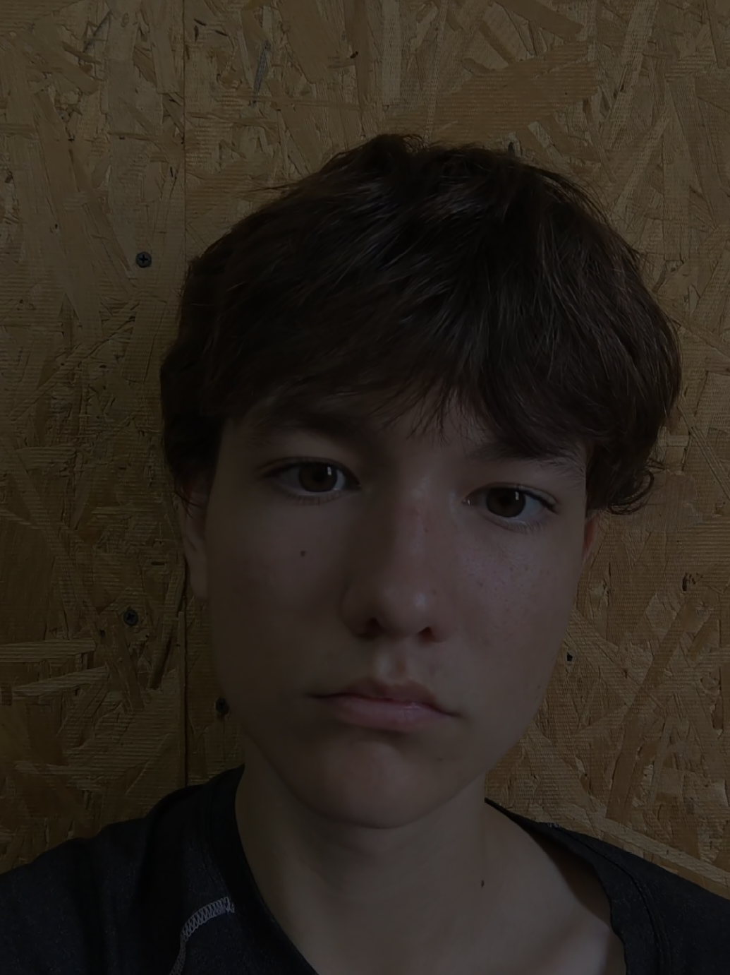 📱 4PDA 4PDA — один из крупнейших русскоязычных интернет-форумов, посвящённых обсуждению мобильных устройств, программного обеспечения и цифровых технологий. Основные сведения  * Тематика: Форум изначально был сфокусирован на мобильных телефонах, смартфонах и КПК (карманных персональных компьютерах, отсюда и PDA — Personal Digital Assistant), но со временем расширил свою тематику, охватив планшеты, ноутбуки, умные часы, а также вопросы, связанные с модификацией устройств (например, кастомные прошивки), операционными системами (Android, iOS и др.) и программным обеспечением.  * Содержание: Портал включает обширные разделы с новостями IT-индустрии, обзорами гаджетов, каталогами программ и игр, а также, что наиболее важно, форумные ветки для обсуждения и технической поддержки, где пользователи делятся опытом, инструкциями и файлами.  * Значимость: 4PDA считается одним из основных источников информации о мобильных технологиях в русскоязычном сегменте интернета, особенно в отношении модификации и 