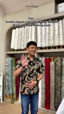 Bikin makin semangat ketika dapet customer yang borong kain 😍 🛒🛍️🔥 Untuk yang belum mampir, minik tunggu di offline store yaaa👋🏻 #fypage #pusatkainseragaman #tokokainlengkap #kontenhiburan #tokokainbandungmurah 