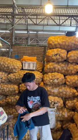 Kieu weh kuli pasar mah . #pedagang #kentang  #dieng #fypシ゚  #tiktokviral 