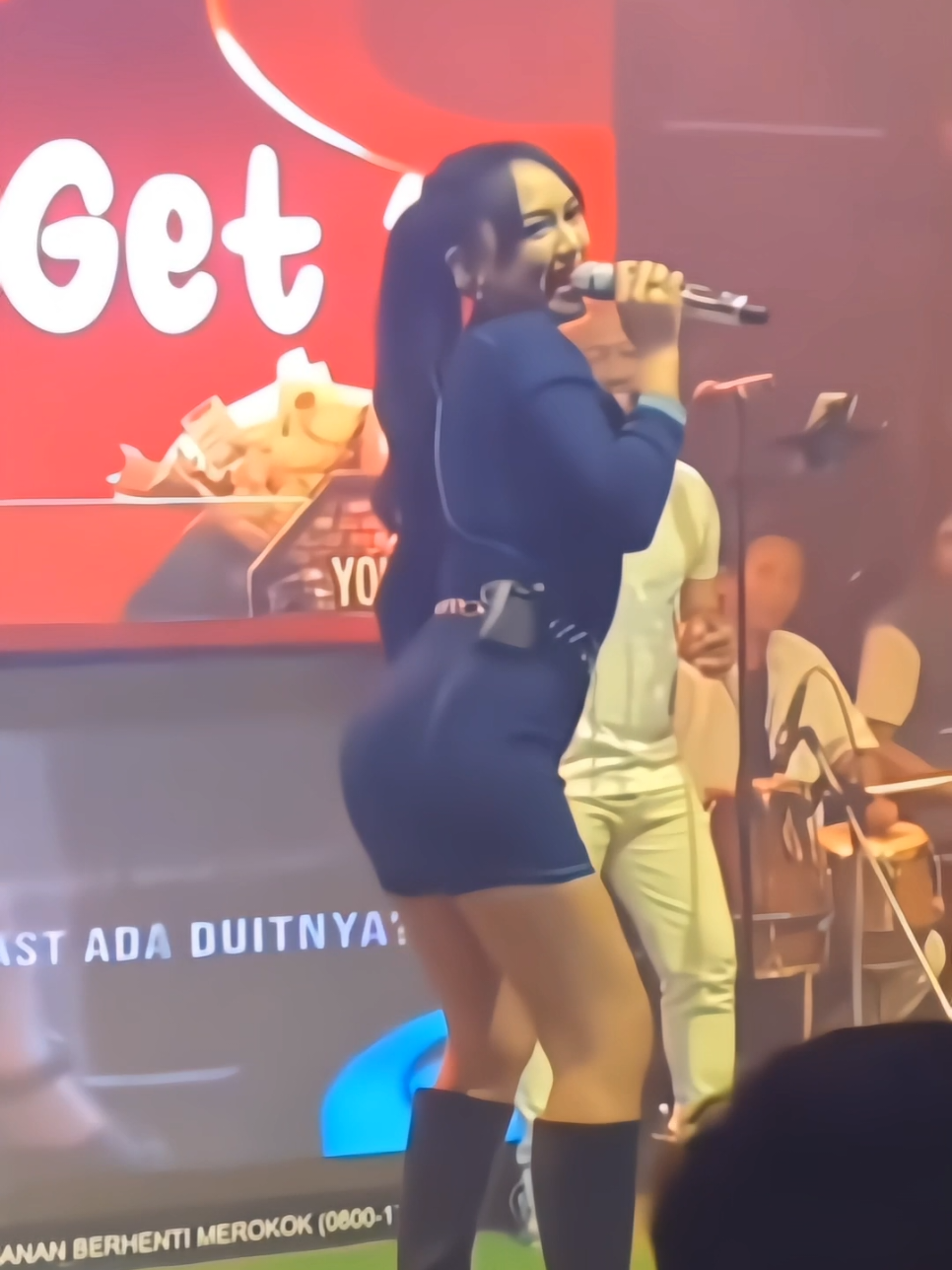 lah halah 💃🏻🎤 #happyasmara 