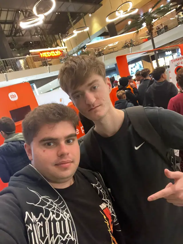 #foryou #fyp #tiktokromania #regele #mcdonalds @Paul Barbu @𝓐𝓵𝓮𝔁𝓪𝓷𝓭𝓻𝓪 @antq @Cristian Cristian @🐥 