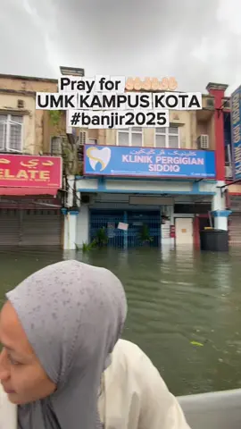 thankyou yg tolong tadi 🥰 semoga dipermudahkan segala urusan kalian aamiin 🤲🏻 #prayforumk #umkkampuskota #umk #banjir2025 #fyp 